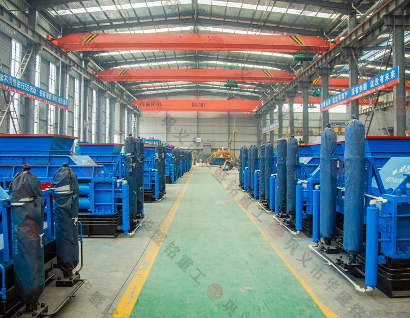 處理建筑廢料用什么設(shè)備？破碎紅磚用雙齒輥破碎機(jī)好嗎？
