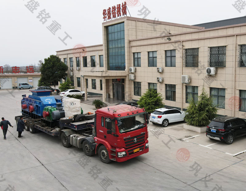 時(shí)產(chǎn)200噸對(duì)輥液壓制砂機(jī)，處理鵝卵石、石灰石的出砂效果怎么樣呢？