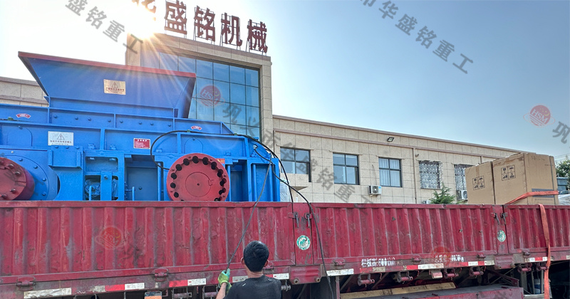 鐵礦石液壓對(duì)輥破碎機(jī)的維護(hù)成本如何？工作原理是什么？