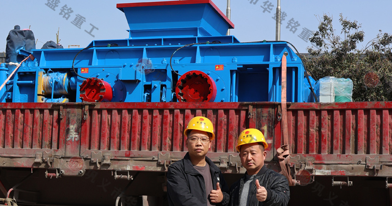 鵝卵石制砂用什么破碎機(jī)？推薦對(duì)輥機(jī)價(jià)格不貴還耐用