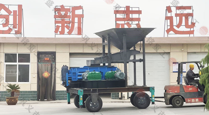 鞏義對輥制砂機(jī)生產(chǎn)廠家怎么樣 大型液壓對輥制砂機(jī)多少錢一臺(tái)